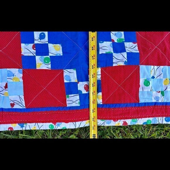 Vintage Homemade Baby Quilt Blanket Balloons Patchwork Red Blue Cotton Blanket - Picture 6 of 8